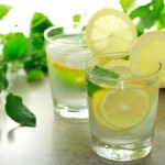 bere acqua limone mattino fa bene