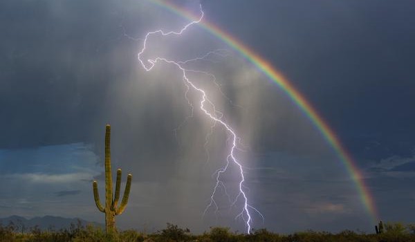 arcobaleno-fulmine-insieme-foto-unica