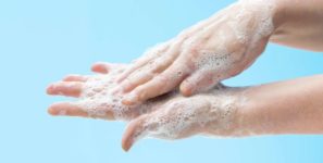 Fare la doccia e lavarsi le mani, ecco quante volte bisogna farlo a detta della scienza