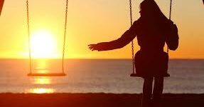 La solitudine provoca morte precoce come le dipendenze