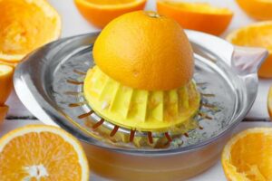 Bere la spremuta d’arancia ogni giorno, ecco i benefici